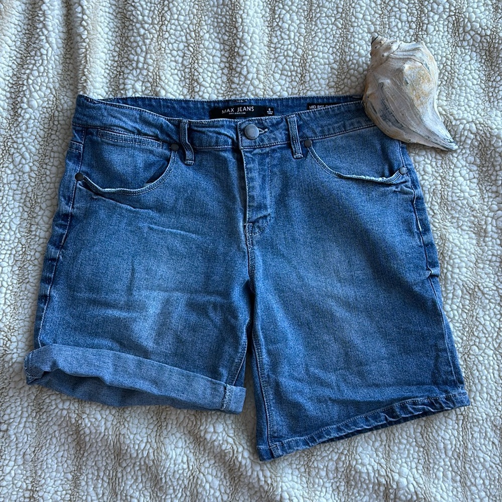 2/$20 Max Jeans size 8 Jean short (5a)